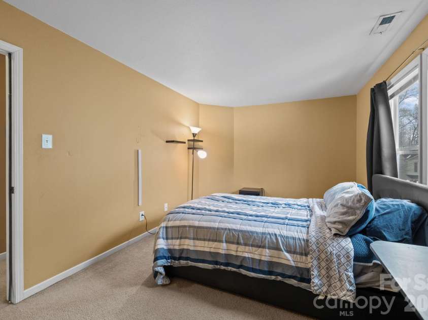 6127 Blue Ash Lane, Charlotte, NC 28215.  MLS# CAR4343878, YatesRealty ID 3858. 