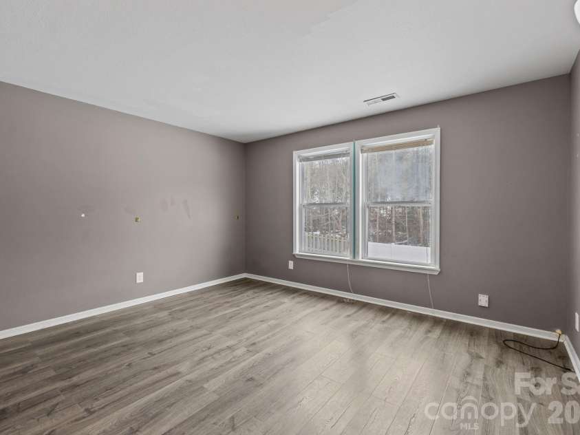 6127 Blue Ash Lane, Charlotte, NC 28215.  MLS# CAR4343878, YatesRealty ID 3858. 