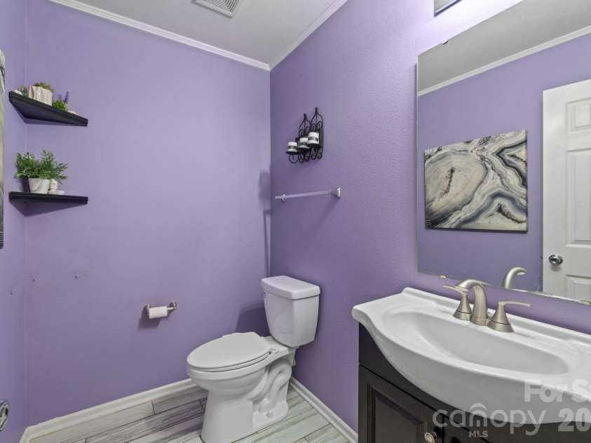 6127 Blue Ash Lane, Charlotte, NC 28215.  MLS# CAR4343878, YatesRealty ID 3858. 