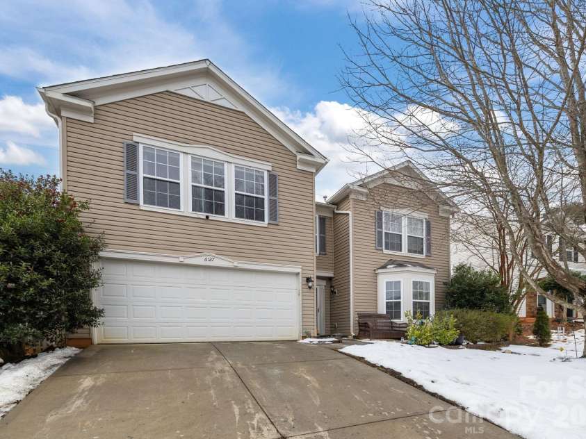 6127 Blue Ash Lane, Charlotte, NC 28215.  MLS# CAR4343878, YatesRealty ID 3858. 