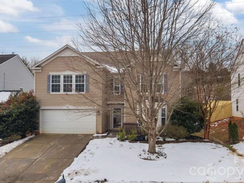 6127 Blue Ash Lane, Charlotte, NC 28215.  MLS# CAR4343878, YatesRealty ID 3858. 