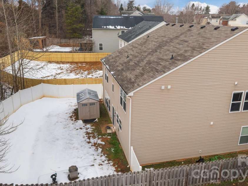 6127 Blue Ash Lane, Charlotte, NC 28215.  MLS# CAR4343878, YatesRealty ID 3858. 