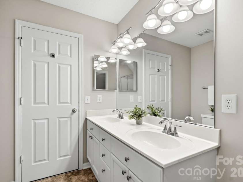 6068 Bobcat Place, Charlotte, NC 28269.  MLS# CAR4383046, YatesRealty ID 38581. Full/primary bath with dual sinks!