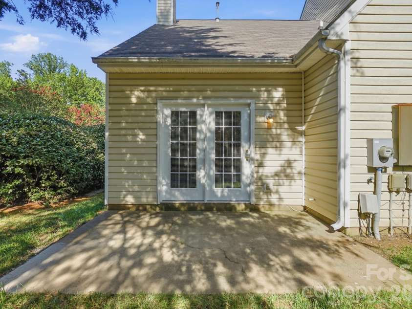 6068 Bobcat Place, Charlotte, NC 28269.  MLS# CAR4383046, YatesRealty ID 38581. Nice-size patio for relaxing outdoors.