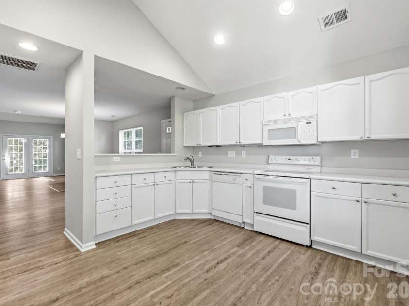 6068 Bobcat Place, Charlotte, NC 28269.  MLS# CAR4383046, YatesRealty ID 38581. Spacious kitchen with abundant cabinet space.