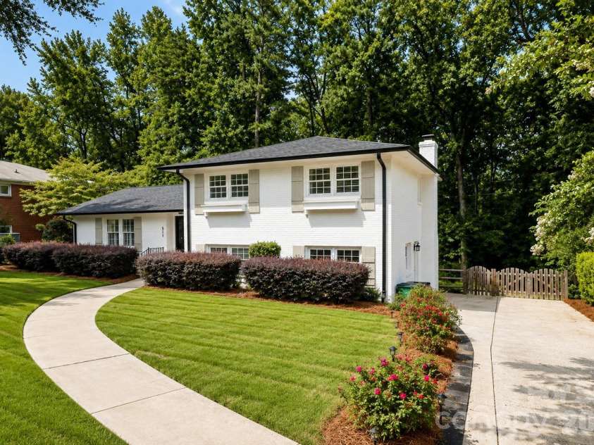 511 Merwick Circle, Charlotte, NC 28211.  MLS# CAR4403439, YatesRealty ID 38582. 