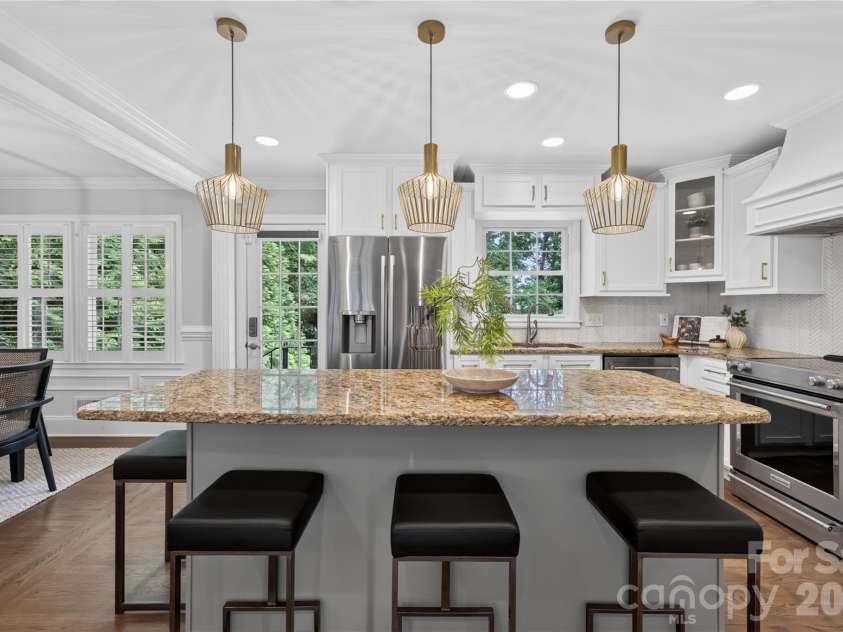 511 Merwick Circle, Charlotte, NC 28211.  MLS# CAR4403439, YatesRealty ID 38582. 
