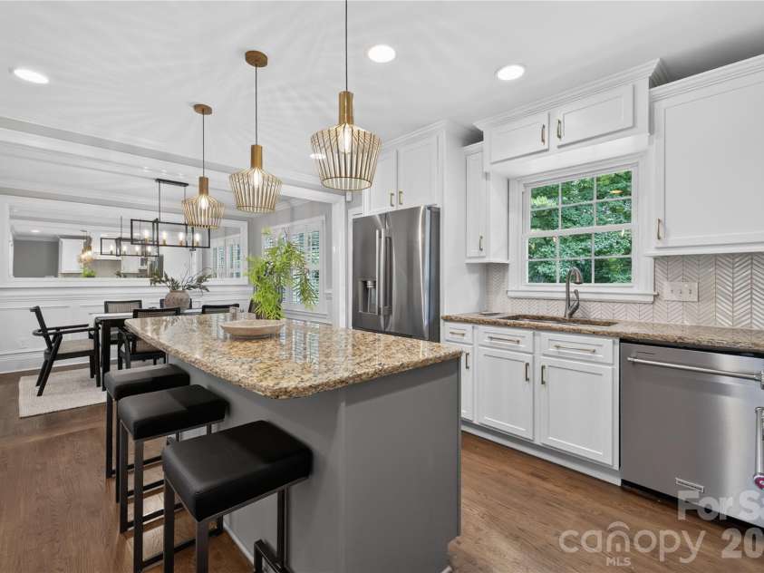 511 Merwick Circle, Charlotte, NC 28211.  MLS# CAR4403439, YatesRealty ID 38582. 
