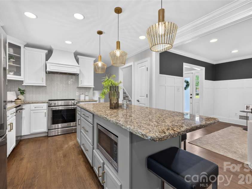 511 Merwick Circle, Charlotte, NC 28211.  MLS# CAR4403439, YatesRealty ID 38582. 