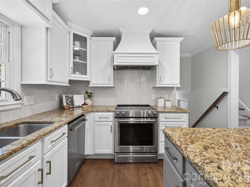 511 Merwick Circle, Charlotte, NC 28211.  MLS# CAR4403439, YatesRealty ID 38582. 