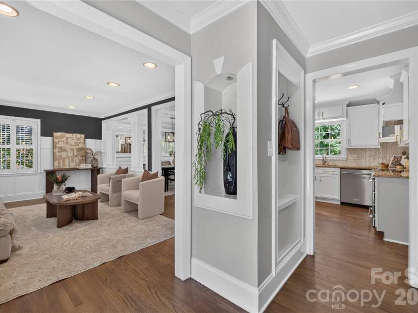 511 Merwick Circle, Charlotte, NC 28211.  MLS# CAR4403439, YatesRealty ID 38582. 