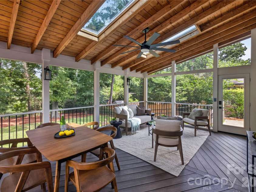 511 Merwick Circle, Charlotte, NC 28211.  MLS# CAR4403439, YatesRealty ID 38582. 