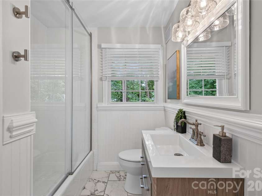 511 Merwick Circle, Charlotte, NC 28211.  MLS# CAR4403439, YatesRealty ID 38582. 