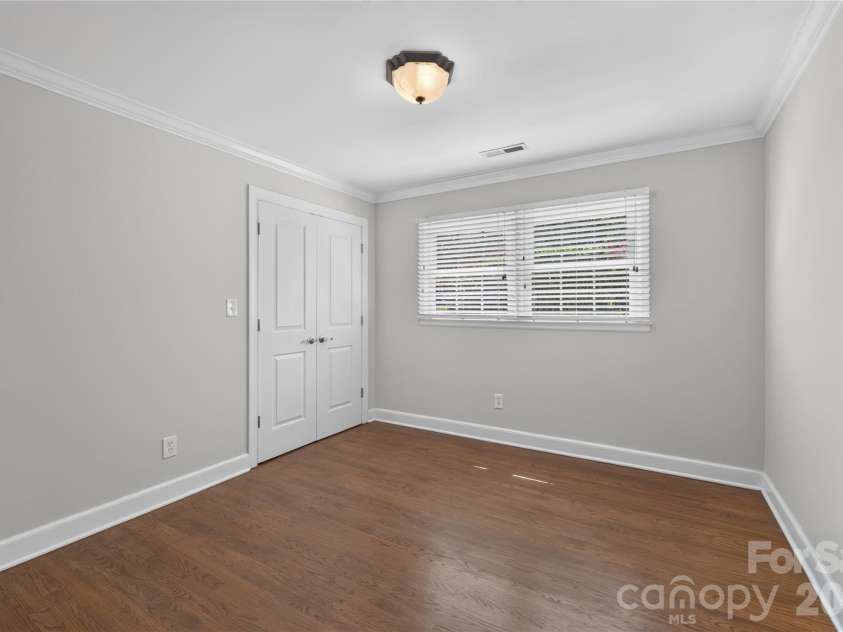 511 Merwick Circle, Charlotte, NC 28211.  MLS# CAR4403439, YatesRealty ID 38582. 