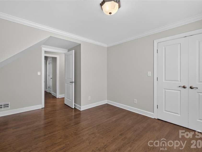 511 Merwick Circle, Charlotte, NC 28211.  MLS# CAR4403439, YatesRealty ID 38582. 