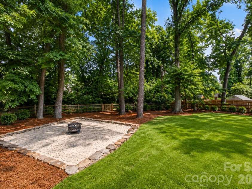 511 Merwick Circle, Charlotte, NC 28211.  MLS# CAR4403439, YatesRealty ID 38582. 