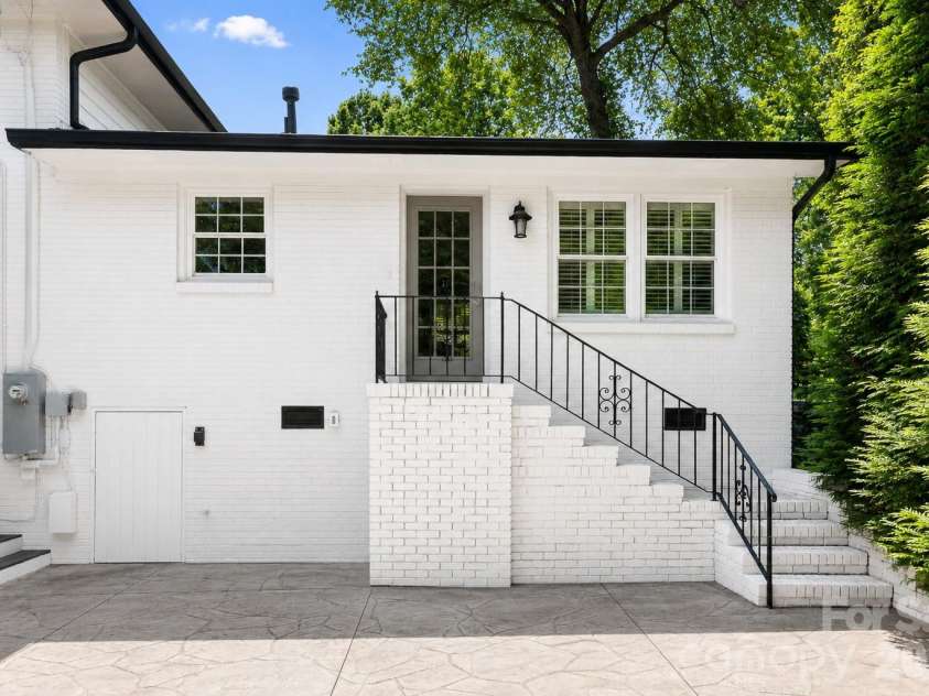511 Merwick Circle, Charlotte, NC 28211.  MLS# CAR4403439, YatesRealty ID 38582. 
