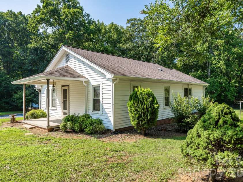 545 Mt. Shepherd Road, Asheboro, NC 27205.  MLS# CAR4403323, YatesRealty ID 38584. 