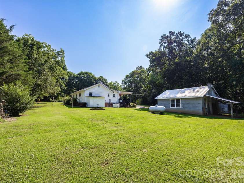 545 Mt. Shepherd Road, Asheboro, NC 27205.  MLS# CAR4403323, YatesRealty ID 38584. Back yard