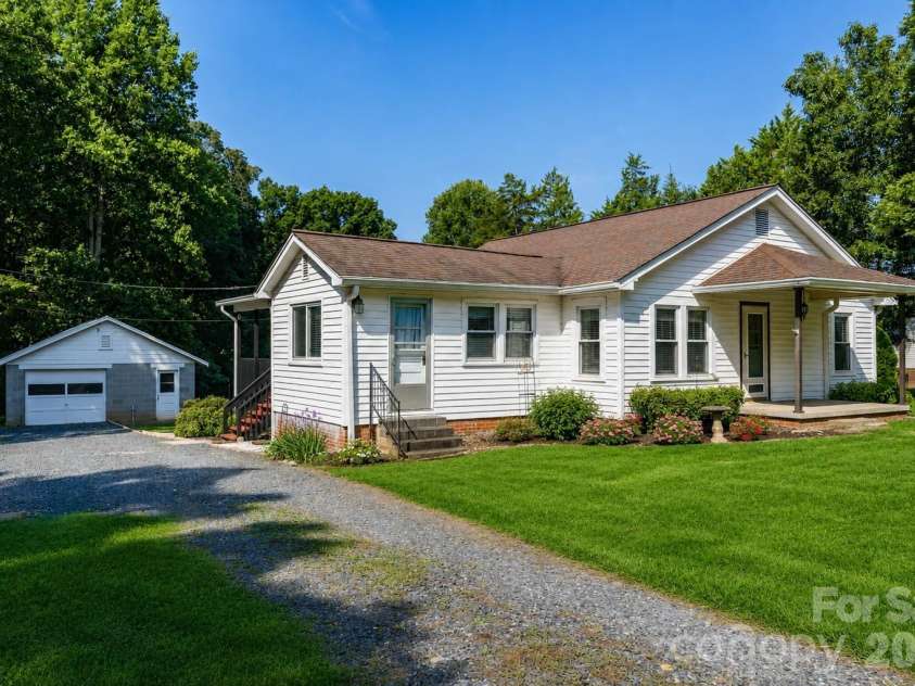 545 Mt. Shepherd Road, Asheboro, NC 27205.  MLS# CAR4403323, YatesRealty ID 38584. Front of home, yard virtually enhanced