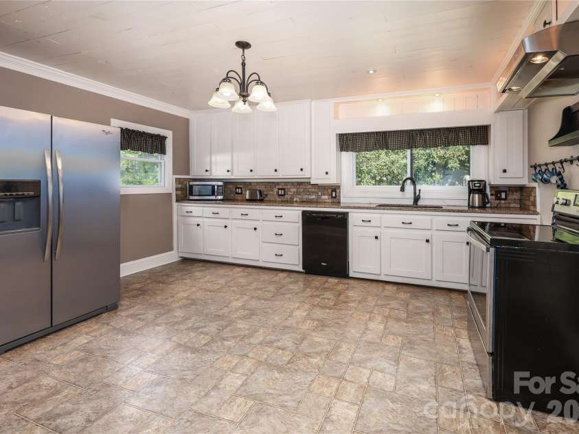 545 Mt. Shepherd Road, Asheboro, NC 27205.  MLS# CAR4403323, YatesRealty ID 38584. Kitchen, refrigerator remains