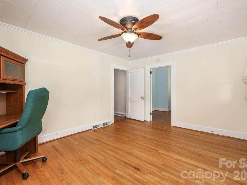 545 Mt. Shepherd Road, Asheboro, NC 27205.  MLS# CAR4403323, YatesRealty ID 38584. Livingroom