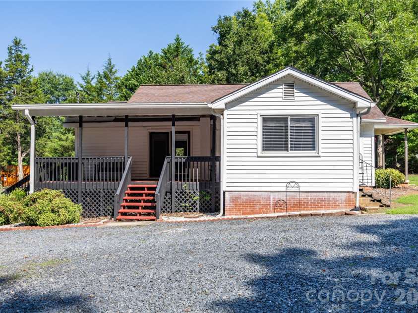 545 Mt. Shepherd Road, Asheboro, NC 27205.  MLS# CAR4403323, YatesRealty ID 38584. Side covered porch