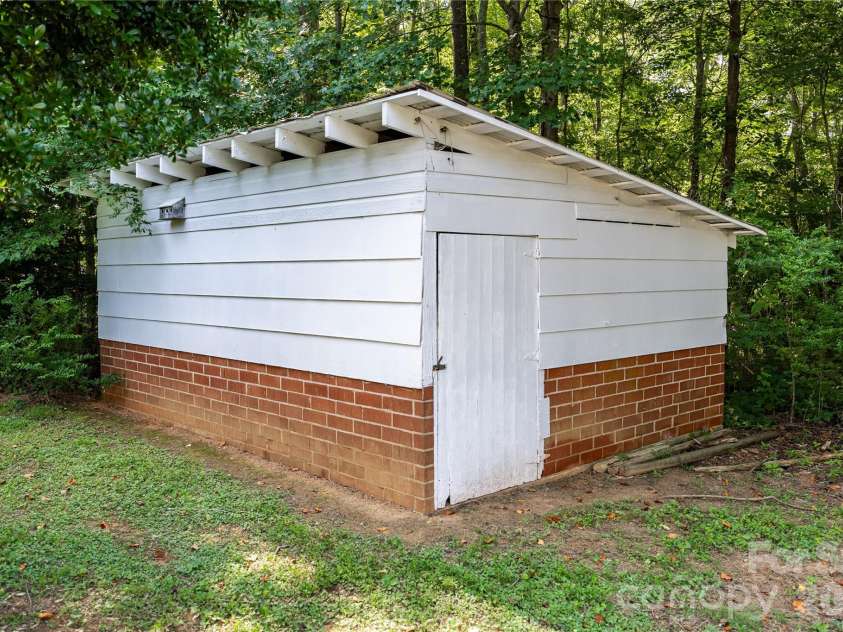 545 Mt. Shepherd Road, Asheboro, NC 27205.  MLS# CAR4403323, YatesRealty ID 38584. Smokehouse