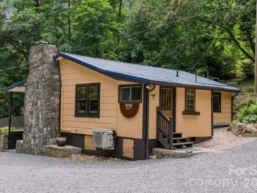 168 Avondale Road, Asheville, NC 28803.  MLS# CAR4388487, YatesRealty ID 38585. 