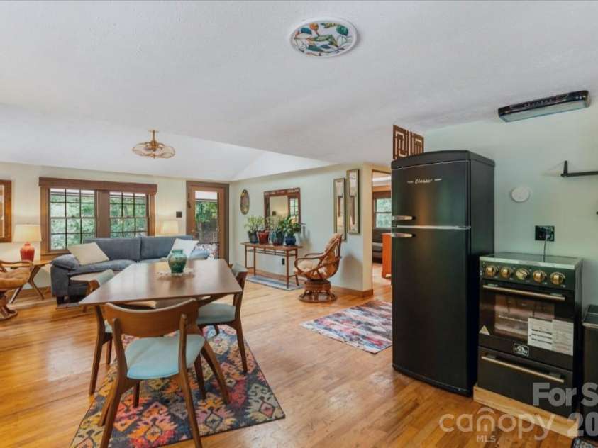 168 Avondale Road, Asheville, NC 28803.  MLS# CAR4388487, YatesRealty ID 38585. 