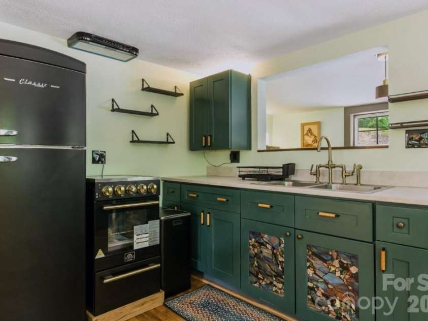 168 Avondale Road, Asheville, NC 28803.  MLS# CAR4388487, YatesRealty ID 38585. 