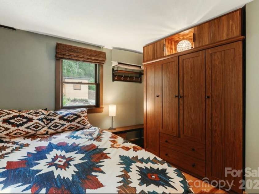 168 Avondale Road, Asheville, NC 28803.  MLS# CAR4388487, YatesRealty ID 38585. 