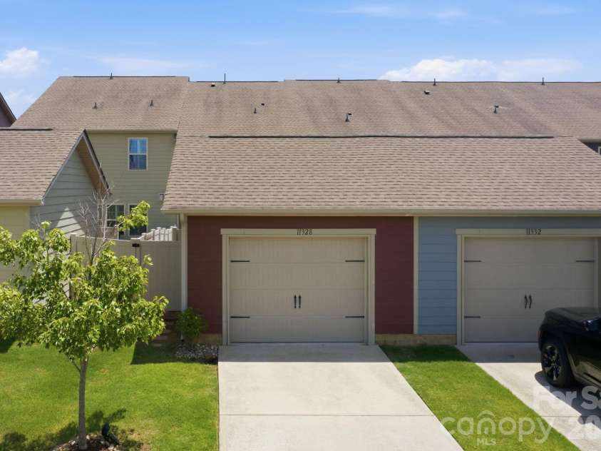 11328 Westbranch Parkway, Davidson, NC 28036.  MLS# CAR4404113, YatesRealty ID 38587. 