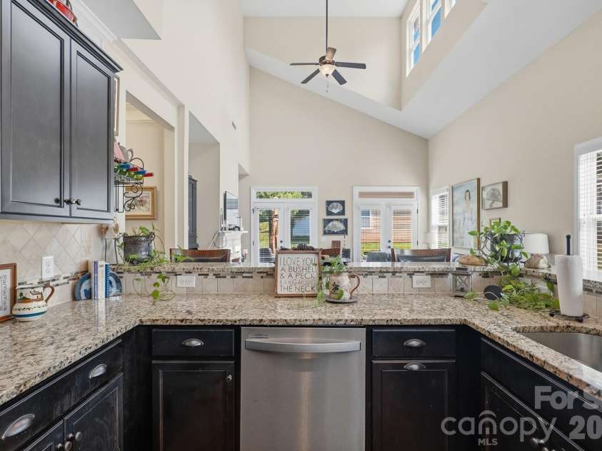 4133 La Crema Drive, Charlotte, NC 28214.  MLS# CAR4396214, YatesRealty ID 38589. 