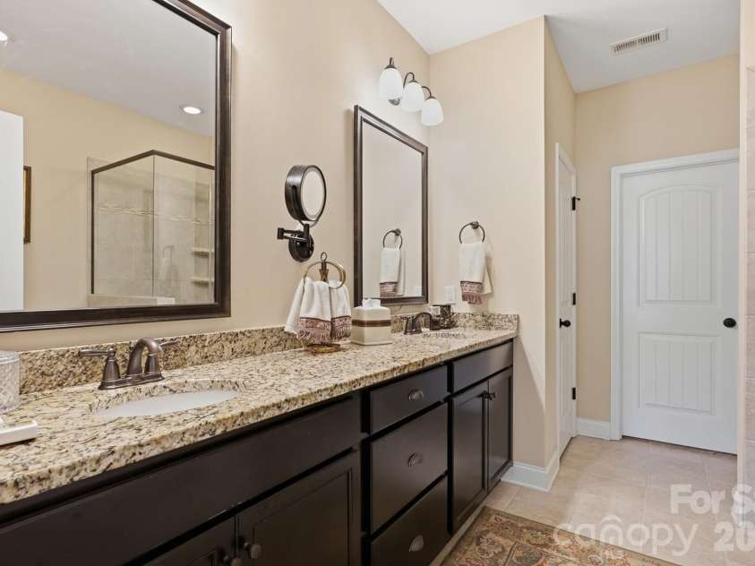 4133 La Crema Drive, Charlotte, NC 28214.  MLS# CAR4396214, YatesRealty ID 38589. 