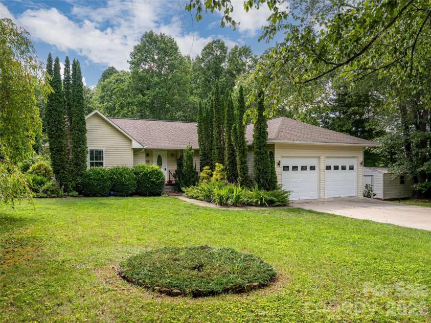 69 Mountain Ridge Lane, Fletcher, NC 28732.  MLS# CAR4405126, YatesRealty ID 38590. 