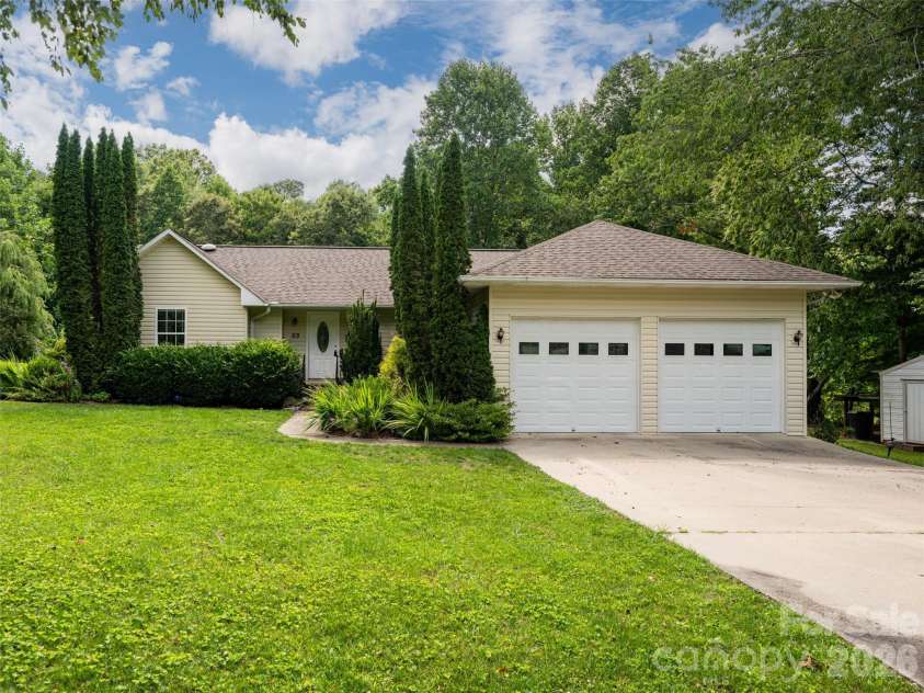 69 Mountain Ridge Lane, Fletcher, NC 28732.  MLS# CAR4405126, YatesRealty ID 38590. 