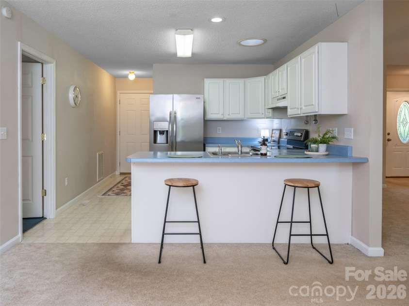 69 Mountain Ridge Lane, Fletcher, NC 28732.  MLS# CAR4405126, YatesRealty ID 38590. 