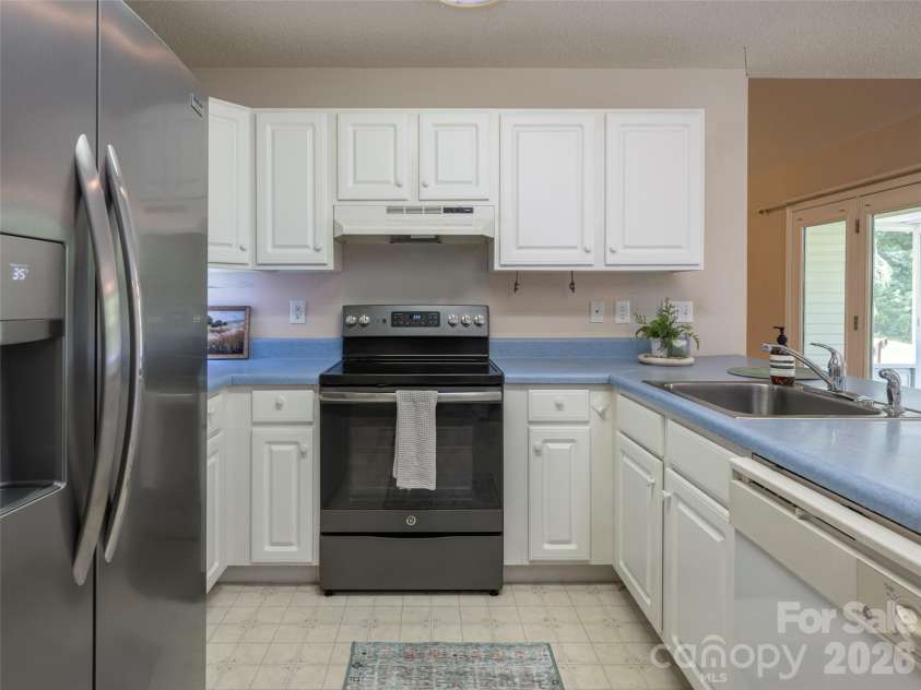 69 Mountain Ridge Lane, Fletcher, NC 28732.  MLS# CAR4405126, YatesRealty ID 38590. 