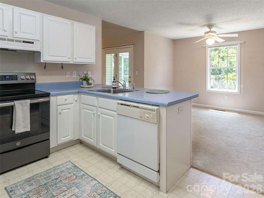 69 Mountain Ridge Lane, Fletcher, NC 28732.  MLS# CAR4405126, YatesRealty ID 38590. 