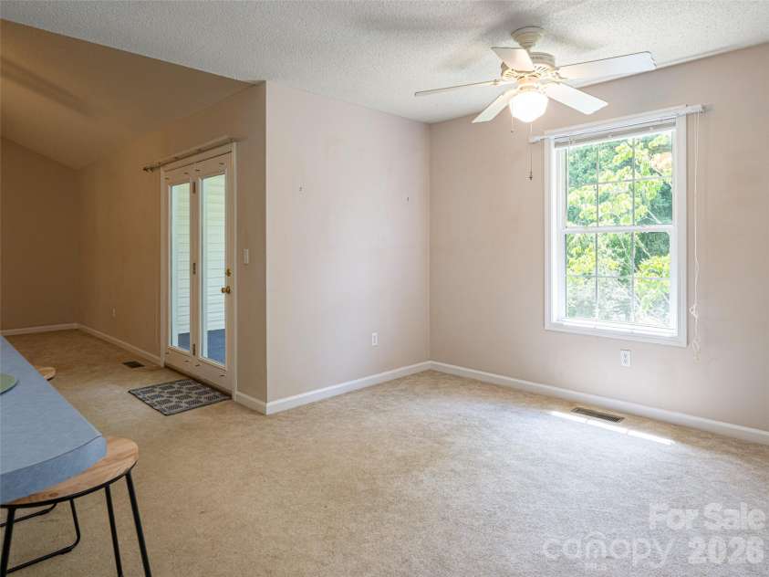 69 Mountain Ridge Lane, Fletcher, NC 28732.  MLS# CAR4405126, YatesRealty ID 38590. 