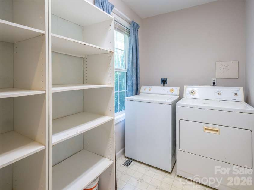 69 Mountain Ridge Lane, Fletcher, NC 28732.  MLS# CAR4405126, YatesRealty ID 38590. 