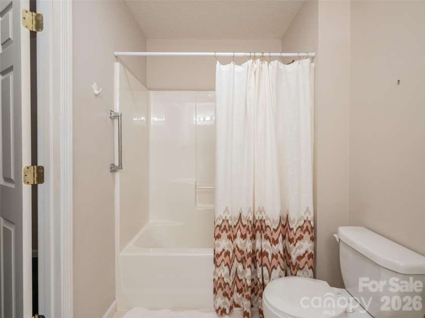 69 Mountain Ridge Lane, Fletcher, NC 28732.  MLS# CAR4405126, YatesRealty ID 38590. 