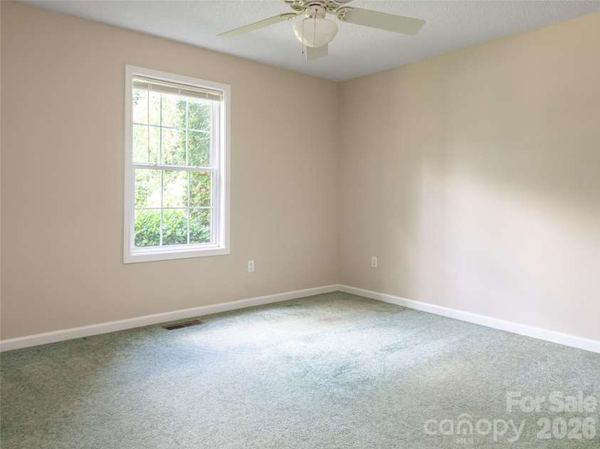 69 Mountain Ridge Lane, Fletcher, NC 28732.  MLS# CAR4405126, YatesRealty ID 38590. 