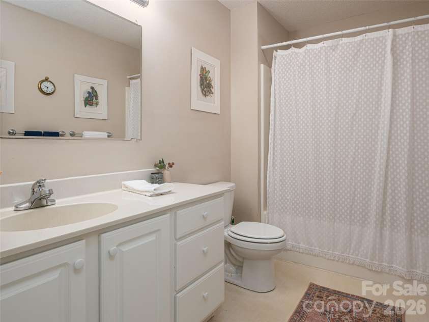 69 Mountain Ridge Lane, Fletcher, NC 28732.  MLS# CAR4405126, YatesRealty ID 38590. 