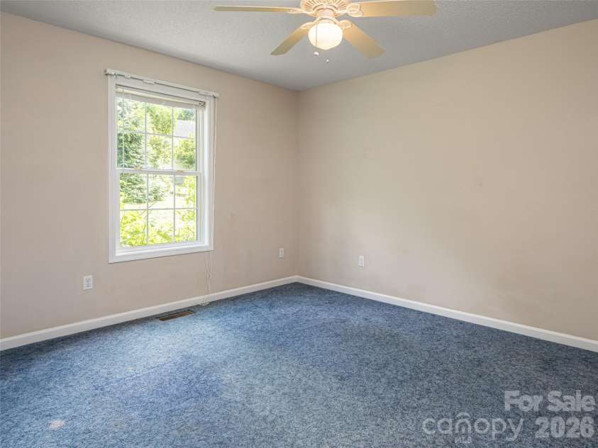 69 Mountain Ridge Lane, Fletcher, NC 28732.  MLS# CAR4405126, YatesRealty ID 38590. 
