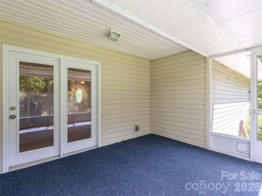 69 Mountain Ridge Lane, Fletcher, NC 28732.  MLS# CAR4405126, YatesRealty ID 38590. 
