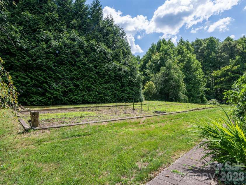 69 Mountain Ridge Lane, Fletcher, NC 28732.  MLS# CAR4405126, YatesRealty ID 38590. 