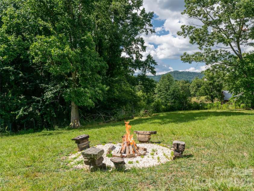 69 Mountain Ridge Lane, Fletcher, NC 28732.  MLS# CAR4405126, YatesRealty ID 38590. 
