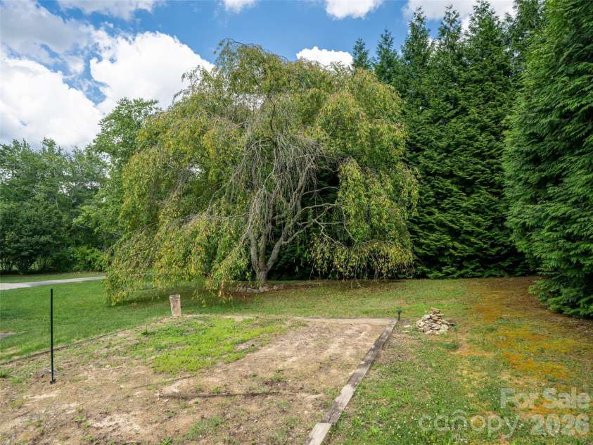 69 Mountain Ridge Lane, Fletcher, NC 28732.  MLS# CAR4405126, YatesRealty ID 38590. 